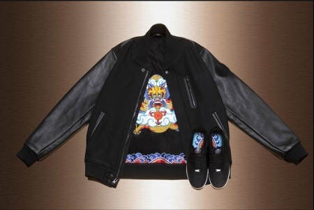 2. Áo khoác Chiếc áo khoác Destroyer (kẻ hủy diệt) với biểu tượng rồng được thêu phía trong. Mẫu áo này được bán đơn chiếc hoặc cùng một cặp với một đôi giày Air Force với giá tầm 790 USD.